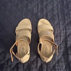 Soffi Eurosoft Gold/Beige Sandals